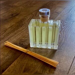 NEST New York Grapefruit Reed
Diffuser Full Size 5.9oz New Sealed NO Box